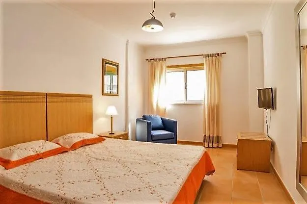 Veleiro * 蒙蒂戈杜